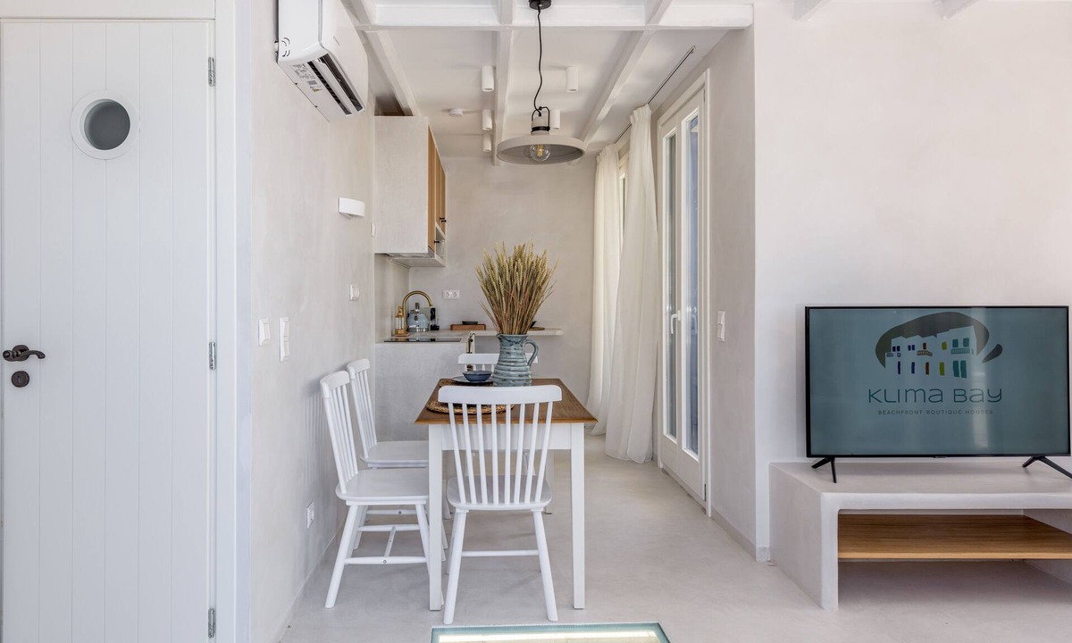 Tripiti House | Klima Bay Beachfront Boutique Houses (BLUE)