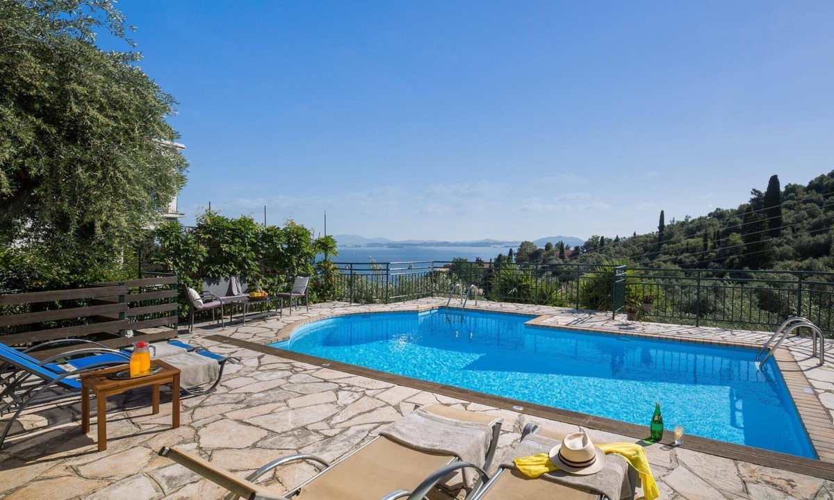 Nisaki Villa | Klima - Two Bedroom Villa, Sleeps 4