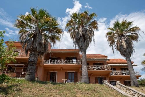 Kefalovriso Apartment | Kokkini Peach Budget