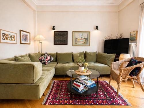 Kypseli Apartment | Kypseli Mon Amour 2BR flat Agios Georgios Square