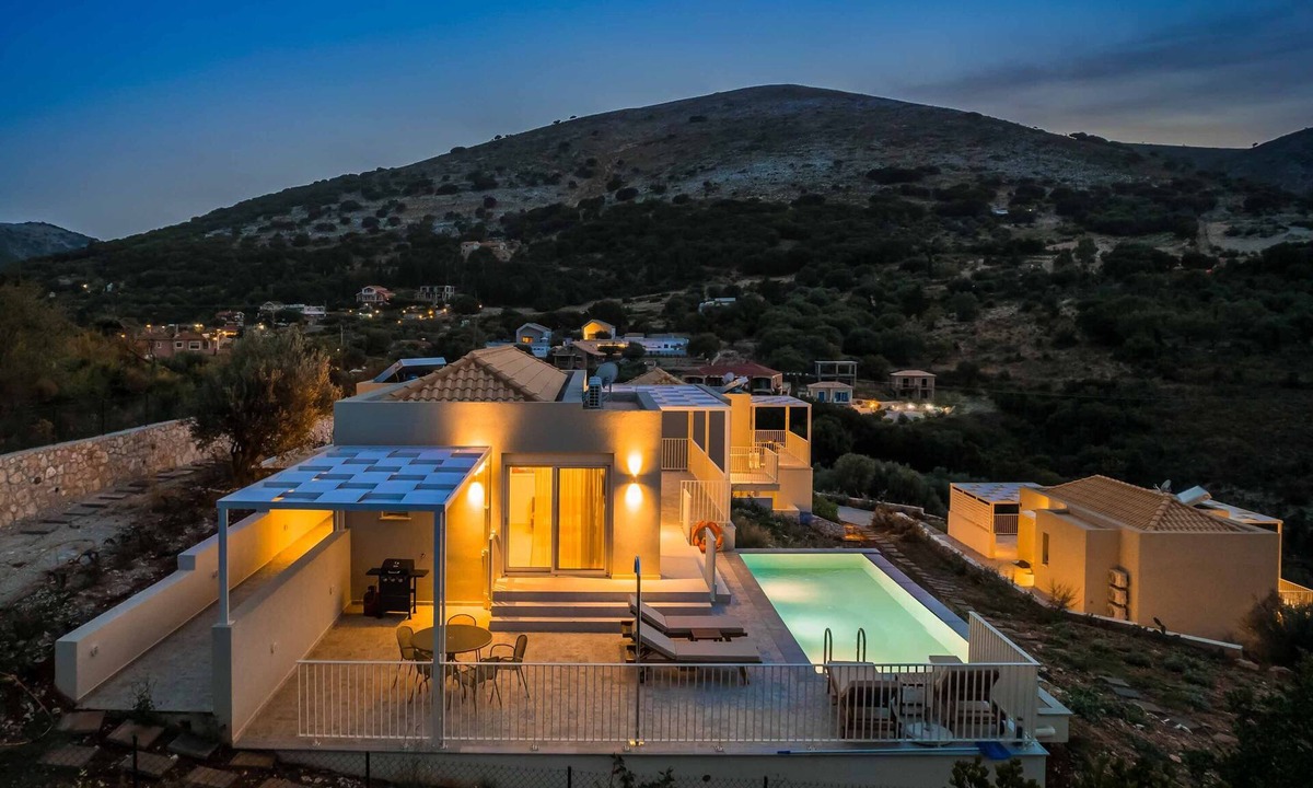 Dhrakata Villa | Levantes Villa - Two Bedroom Villa, Sleeps 4