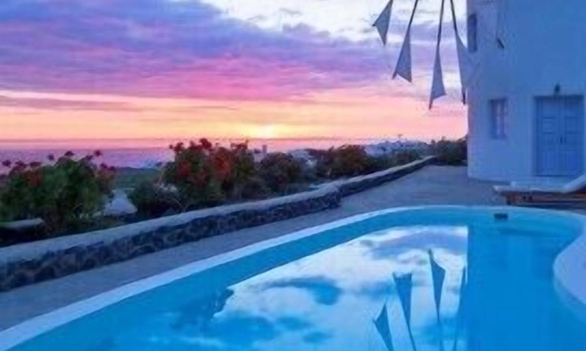 Imerovigli Villa | Lilac Windmill Villa