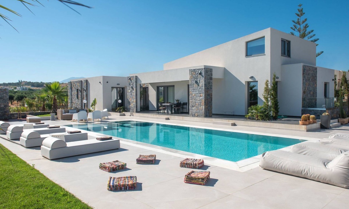 Agkisaras House | Luxuriös gestaltete Villa mit privatem Pool by Interhome