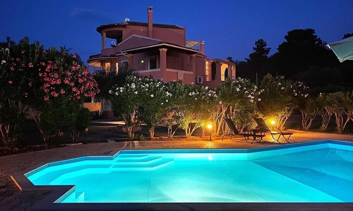 Limni Villa | Luxury Ground Floor Villa with Private pool and Garden