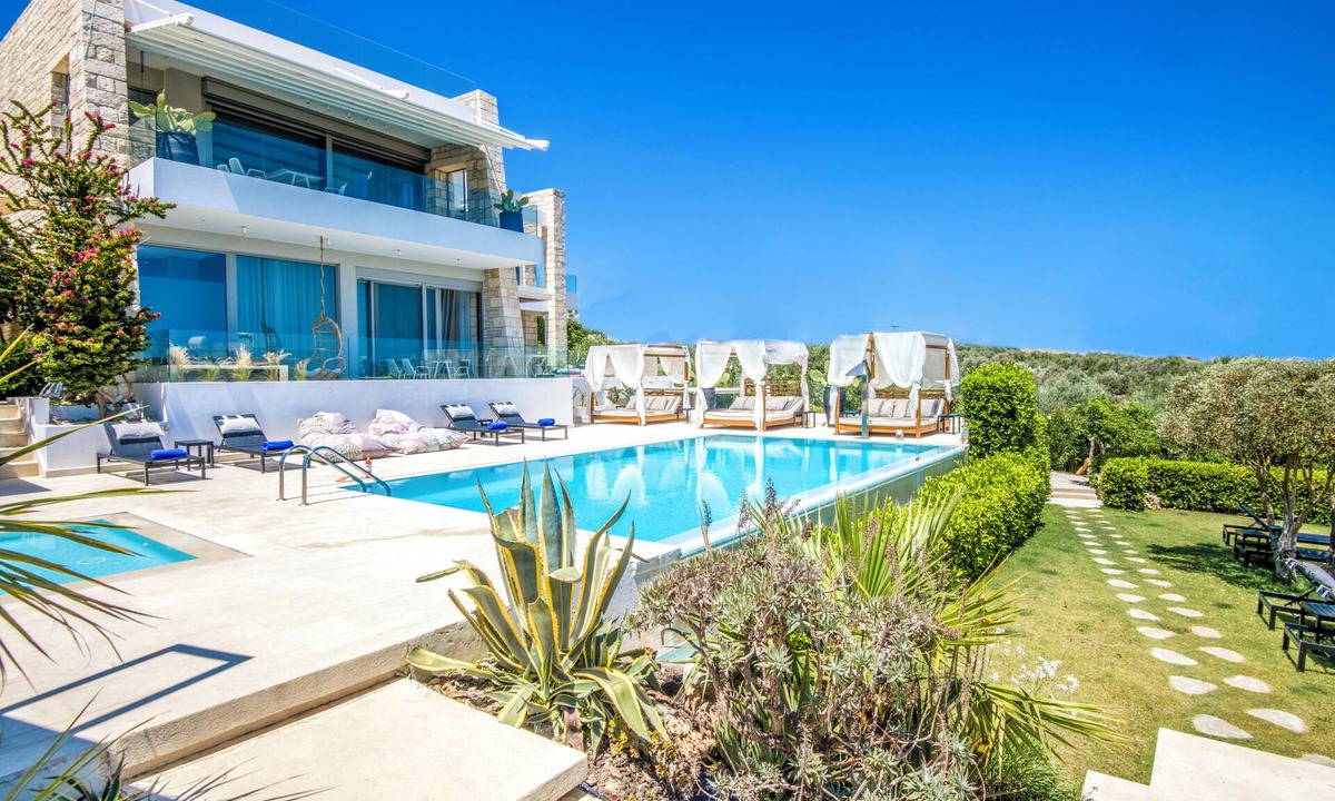 Rethymno Villa | Made of blue luxury souites collection