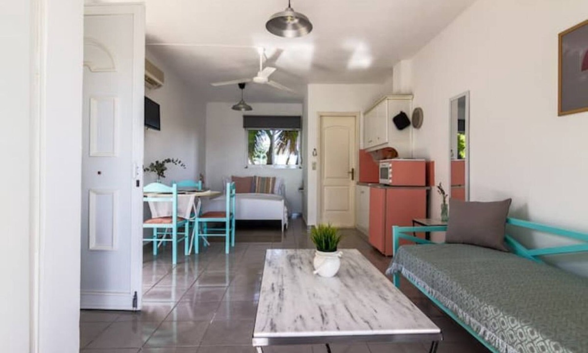 Agios Emilianos Apartment | Maison of apartments next to the beach-Studio Pink