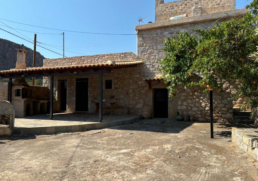 Omales House | Mani Spot Elmare