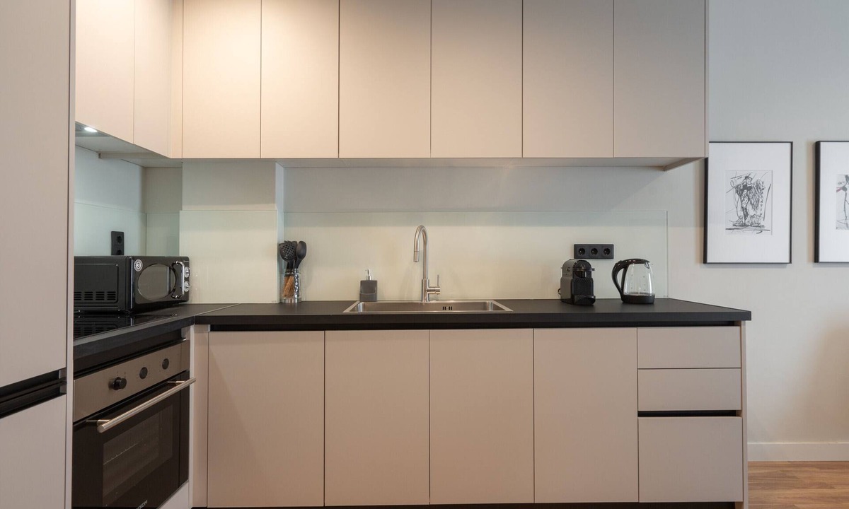 Kypseli Apartment | Modern 2BR w/Rooftop Sauna/Gym/Meeting Room