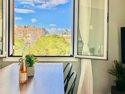 Mets Apartment | New! Pagkrati area, Front-Row Acropolis Views Apt