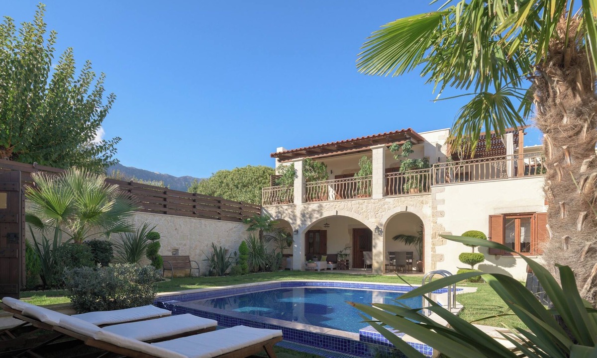 Embrosneros Villa | Nicole Villa | Private Heated*Pool, Village Escape