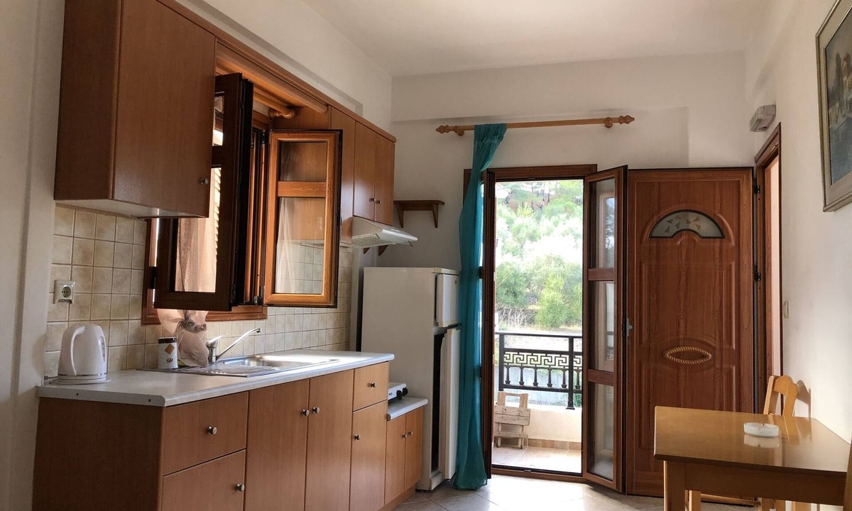 Gialiskari Apartment | Nikos Apartments A6 - One Bedroom Apartment, Sleeps 5
