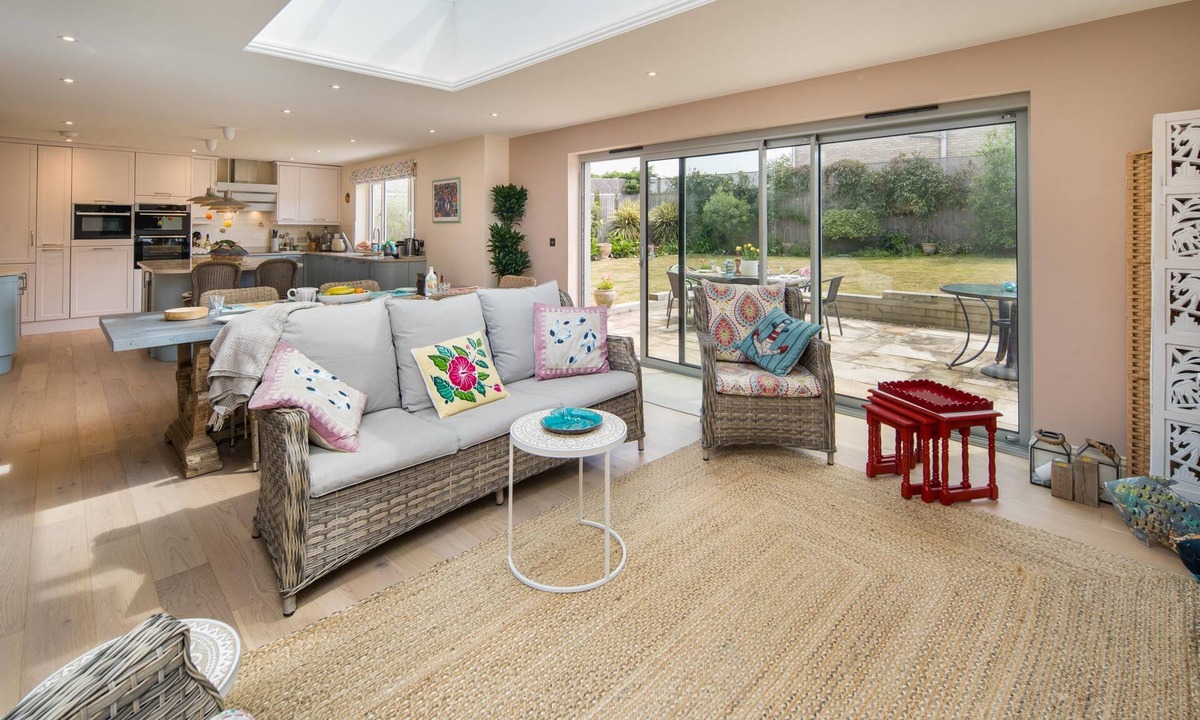 Bembridge Cottage | Nine Buoys - sleeps 10 guests near the beach