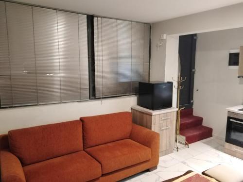 Charilaou Apartment | Office Home 2 By Vilfredo