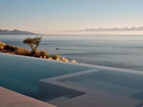 Korithi Villa | On The Rocks 2 Bedroom Villa