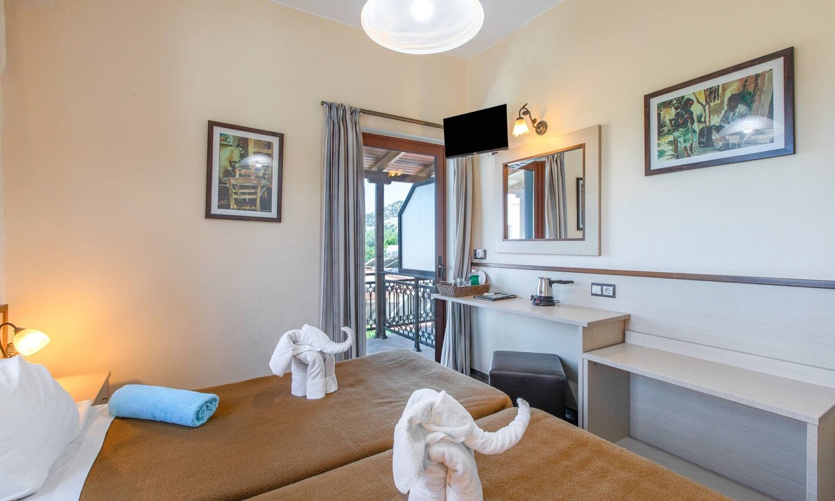 Agia Galini Apartment | One Bedroom Beachfront Apartment with Sea View in Agia Galini