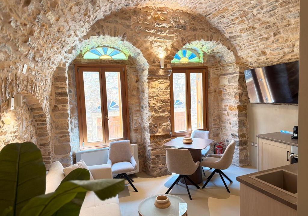 Kalamoti Apartment | Opus Luxury Maisonette