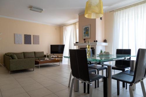 Nea Tirintha House | Oriana House