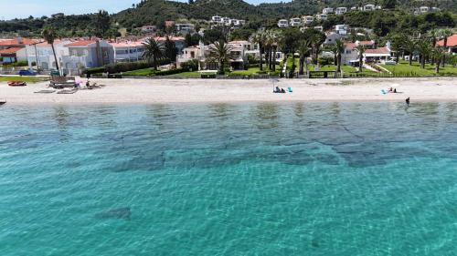 Pefkochori Villa | Palma del Mar Villa, Pefkohori by Halkidiki Villas