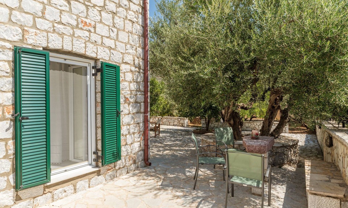 East Mani Apartment | Peaceful Refuge In Mani