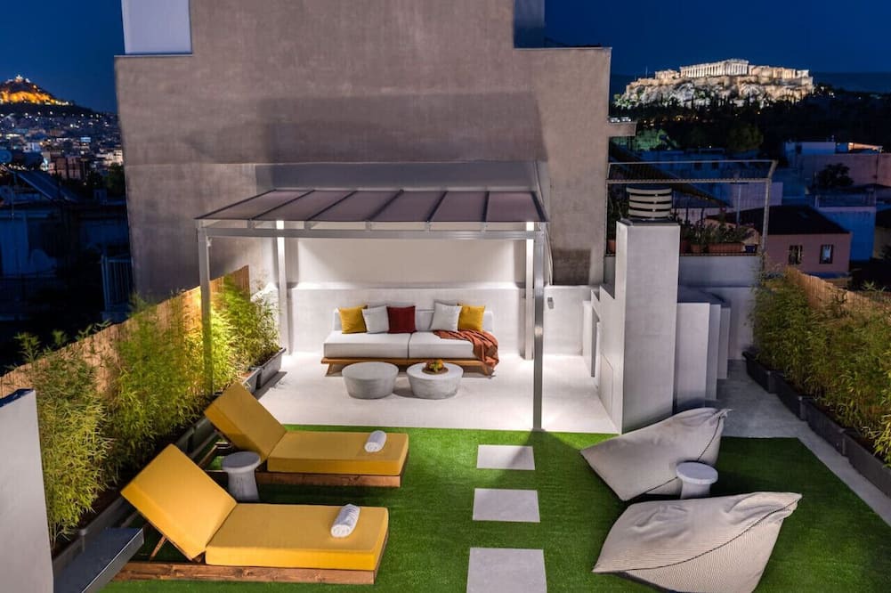 Thissio Apartment | Penthouse With Magical Acropolis View & Jacuzzi!