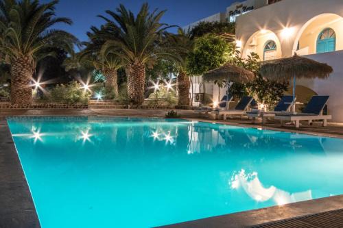 Perissa Hotel | Petra Nera
