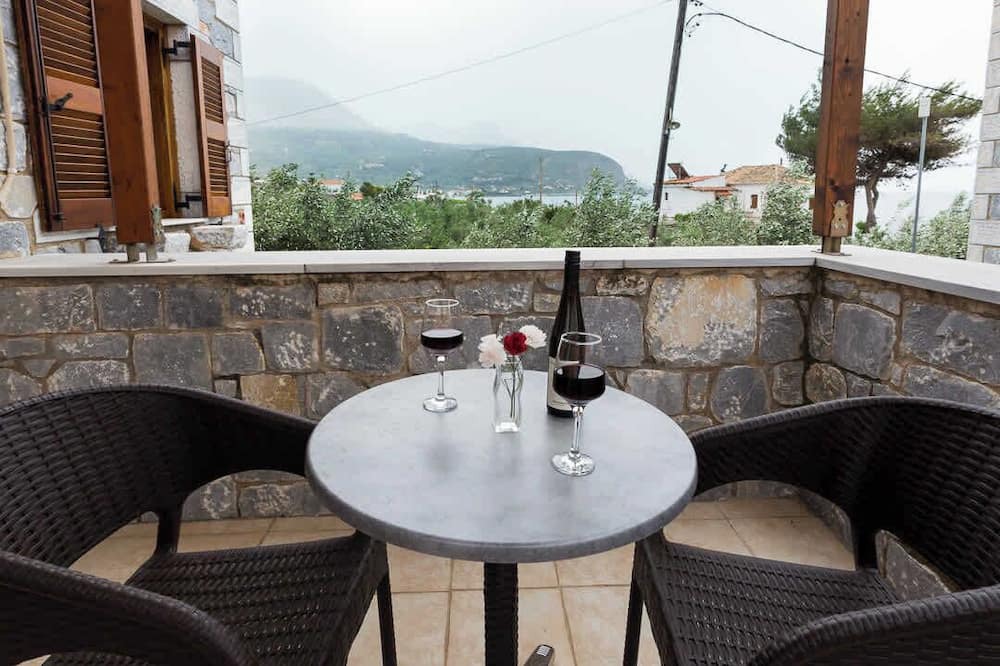 Agios Nikolaos Apartment | Pleades Seaside Caleano Gem in Mani, Near the Sea