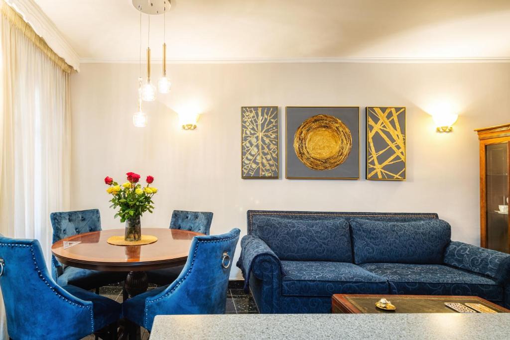 Old Town Apartment | RetroNuovo