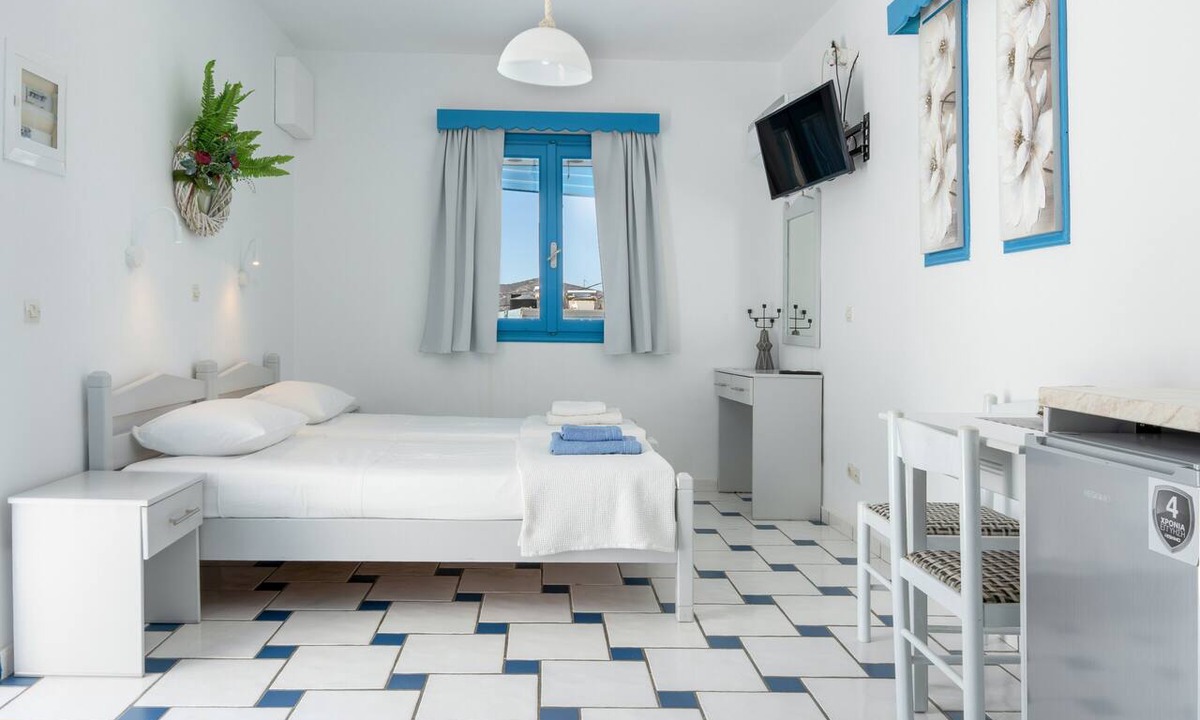 Finiki Apartment | Room 'Giavasi Seaside 2' with Sea View and Balcony