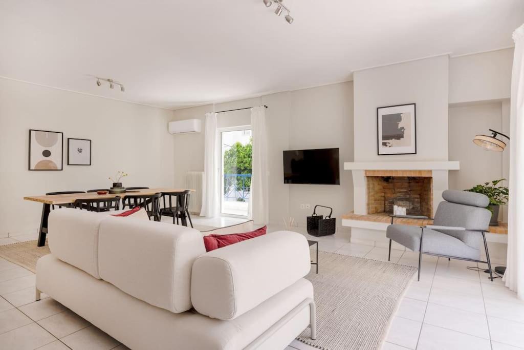 Amarousion Apartment | Roomy 3BR Apartment in Marousi by UPSTREET