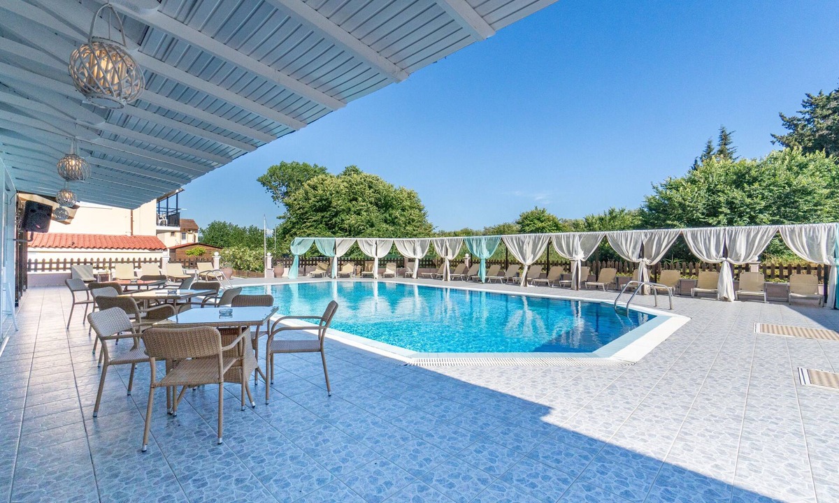 Kavos Apartment | Saint Peter Bay - Basic Room: Vacation Apartment with Shared Pool & Wi-Fi