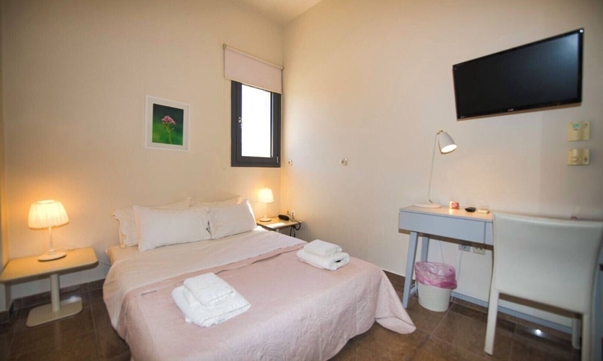 Kontos Apartment | Sea-view apartment in private villa with pool, gardens and modern comfort