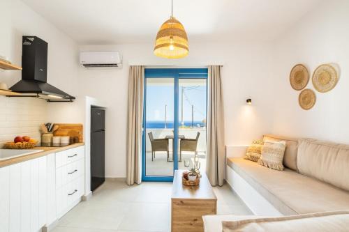 Amoopi Apartment | Sea view deluxe studios