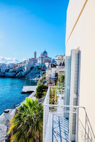 Ermoupoli Apartment | Seaside Serenade 1, suite