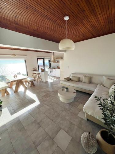 Poros Apartment | Shades of View