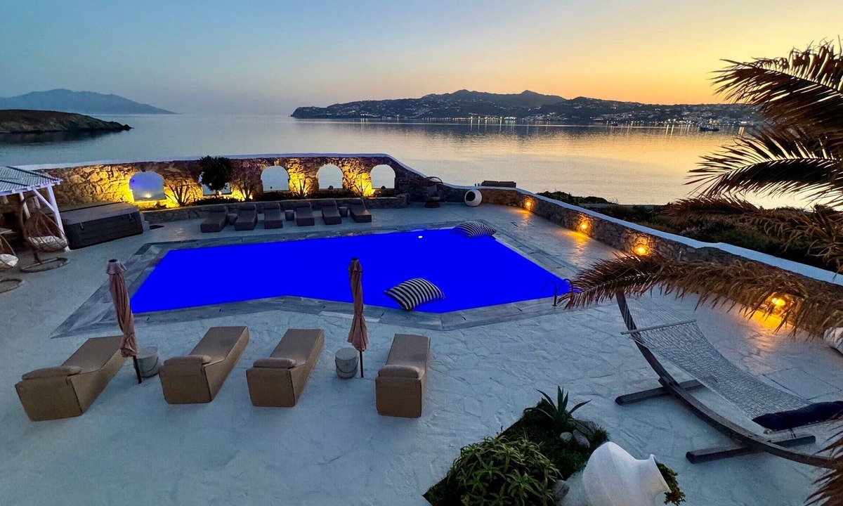 Kanalia Villa | Stay Waterfront – Stunning 6-Bedroom Villa Annita with Pool