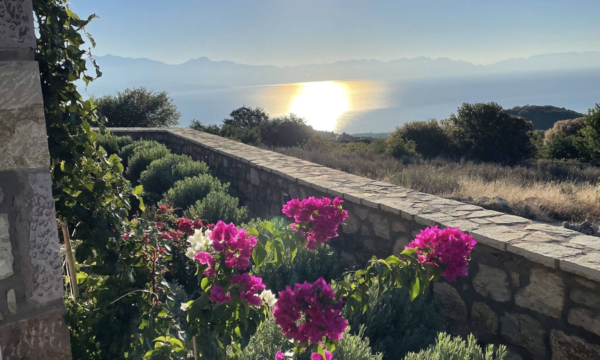 Likissa Villa | Stonevillas and Seaview Garden Marion