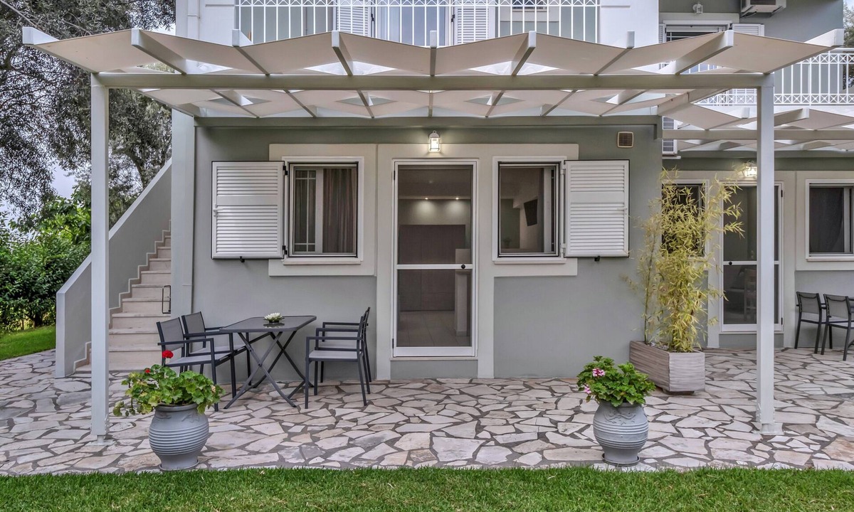 Agios Ioannis Apartment | Studio Apartment 'Elaia 3' with Mountain View, Wi-Fi and Air Conditioning