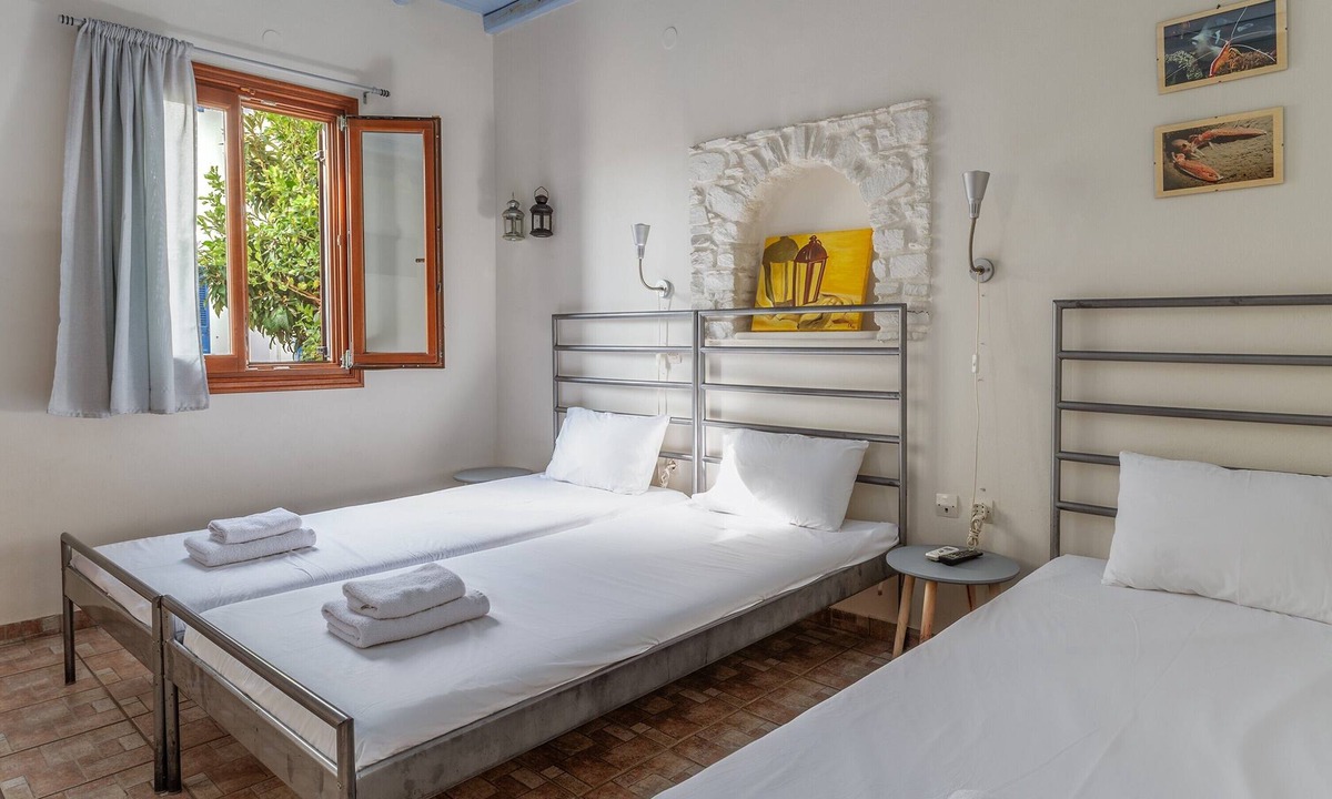 Tinos Town House | Studio Apartment 'En Tino 2' with Shared Terrace, Wi-Fi and Air Conditioning