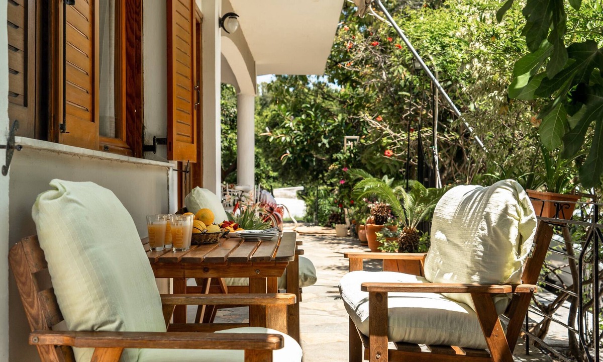 Kateleios Apartment | Studio Apartment 'Makis Family' with Private Terrace, Wi-Fi and Air Conditioning