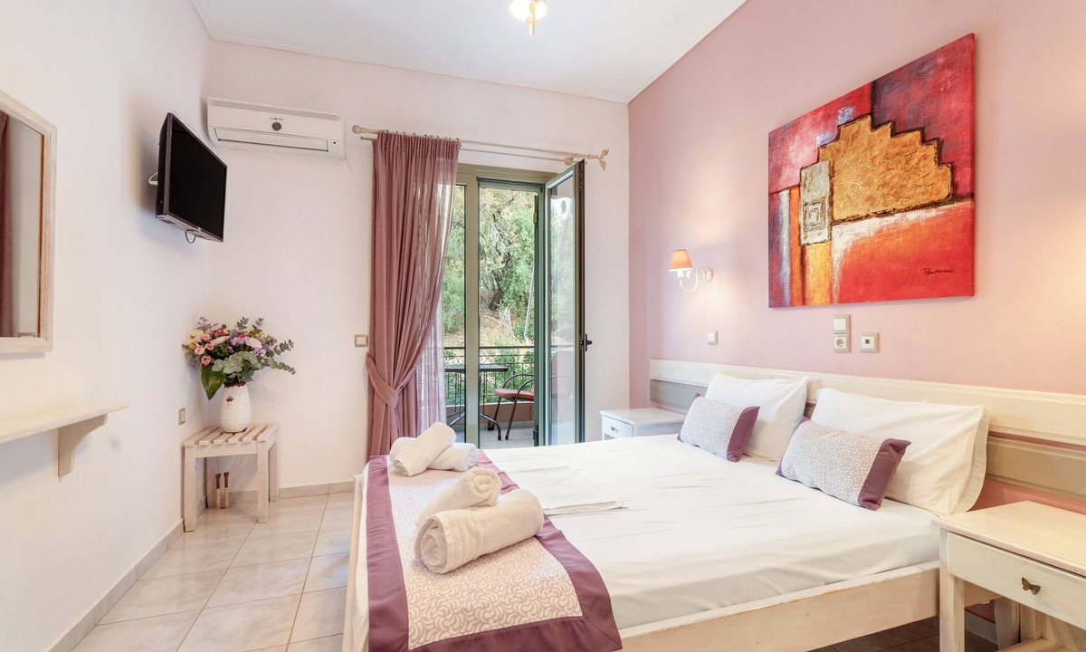 Kalamitsi Apartment | Studio Apartment 'Nontas Home 25' with Mountain View, Wi-Fi and Air Conditioning
