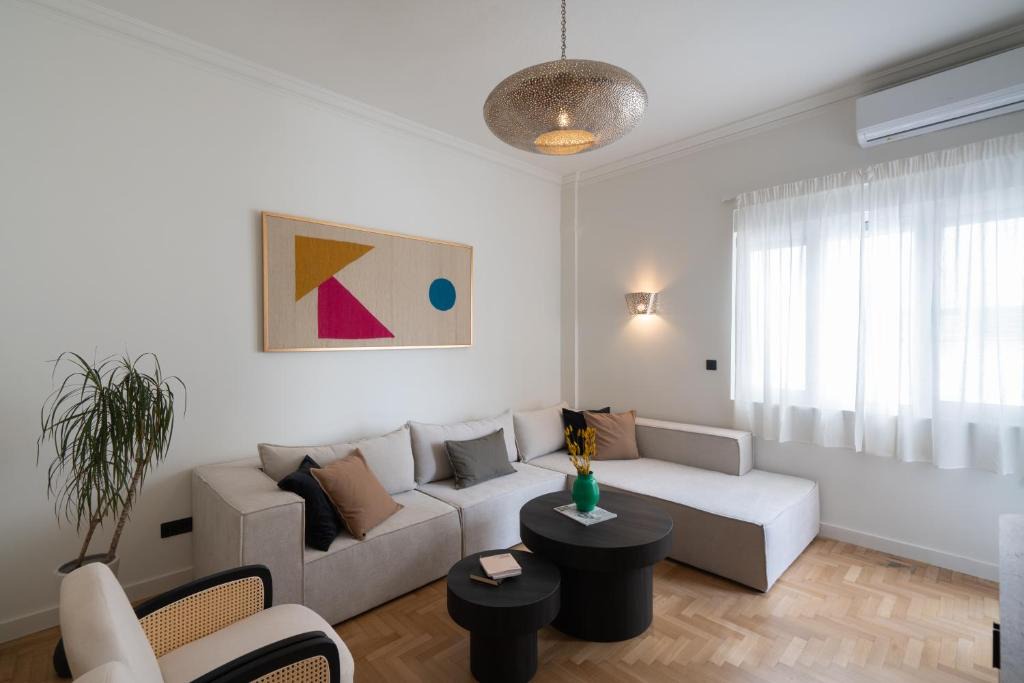 Exarhia Apartment | Stylish 4BR Top Floor w Private Rooftop Lounge