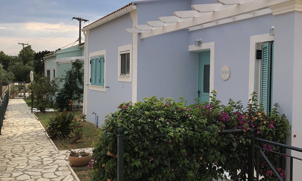 Ag. Georgios Villa | Sunflower villa, relaxing holiday close to beaches