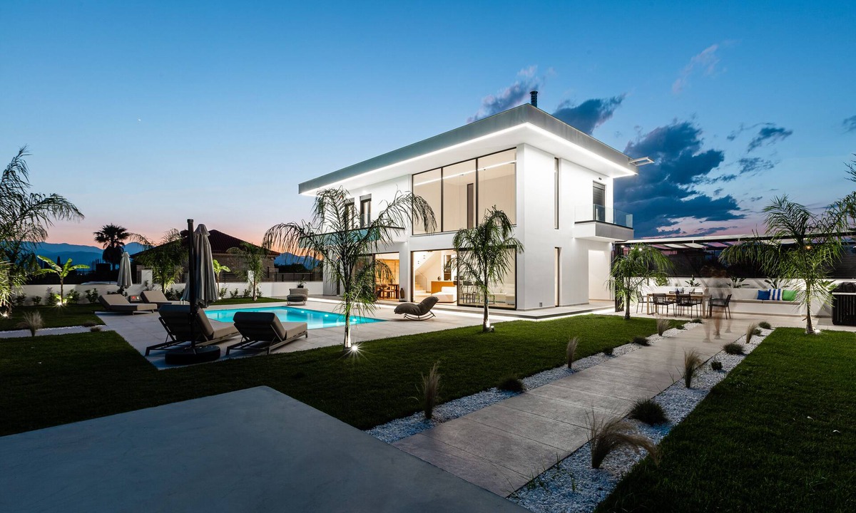 Nea Tirintha Villa | Sunshine Villa!