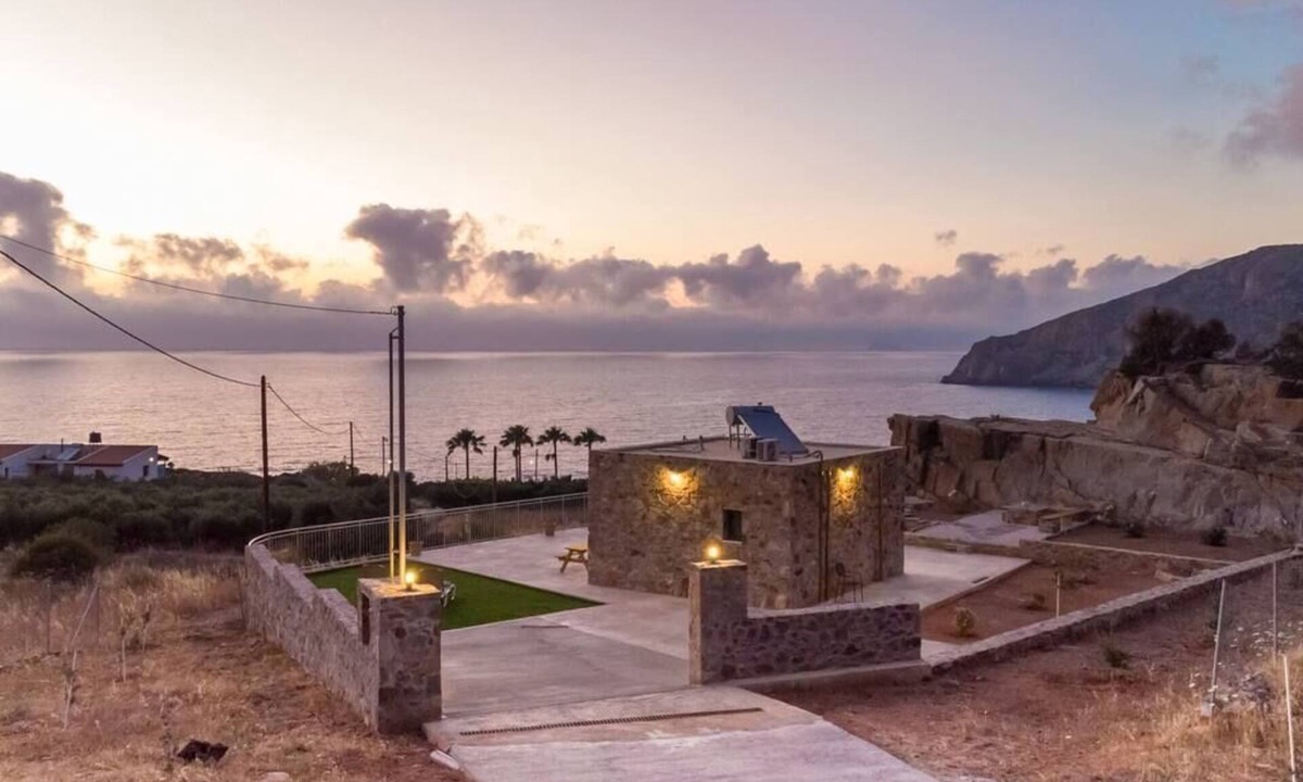 Livadia House | The Rock *Peaceful Retreat House