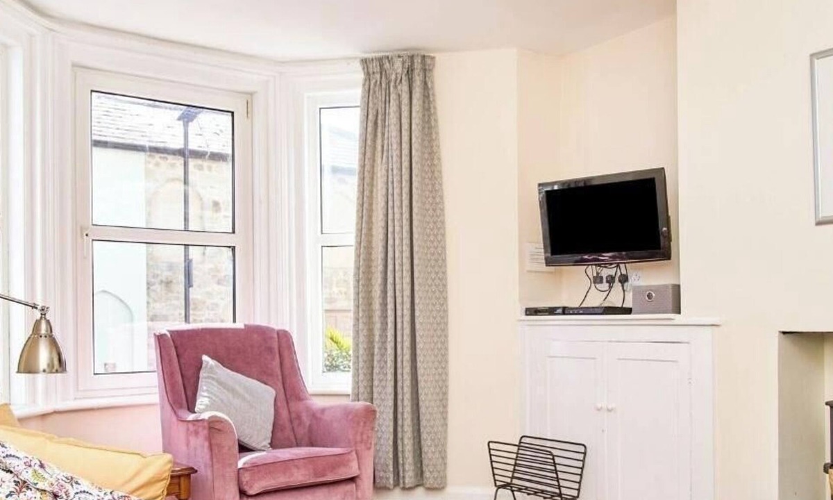 Ventnor Cottage | The Salt Pot - a cottage that sleep 6 guests in 3 bedrooms