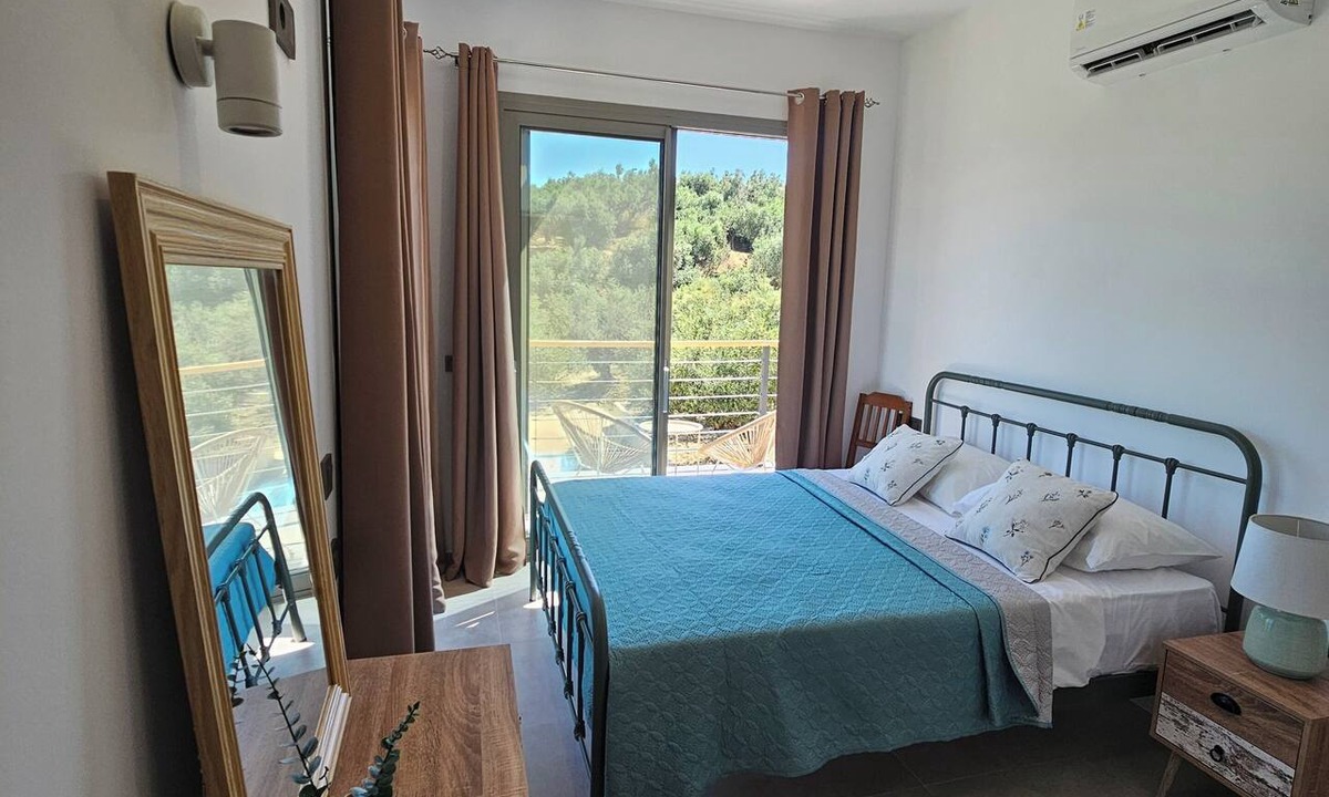 Alikanas House | This new built, beautiful 2-bedroom villa features two en-suite bedrooms