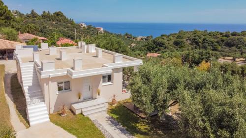 Xirokastello Apartment | Thomas & Elena Holiday House