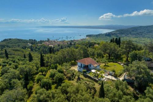 Korakades House | Traditional Seaview Home Candili