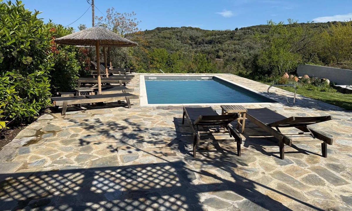 Xinovrisi Apartment | Tsagarakis Guesthouse & Pool Room .4 with Mountain & Pool View, Wi-Fi, Air Conditioning