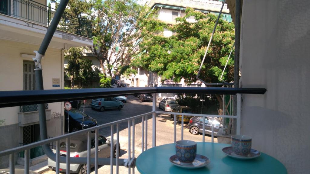 Koukaki Apartment | under the hill
